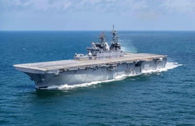 США відправили USS Tripoli на Близький Схід: корабель здатний на те, що не під силу авіаносцям